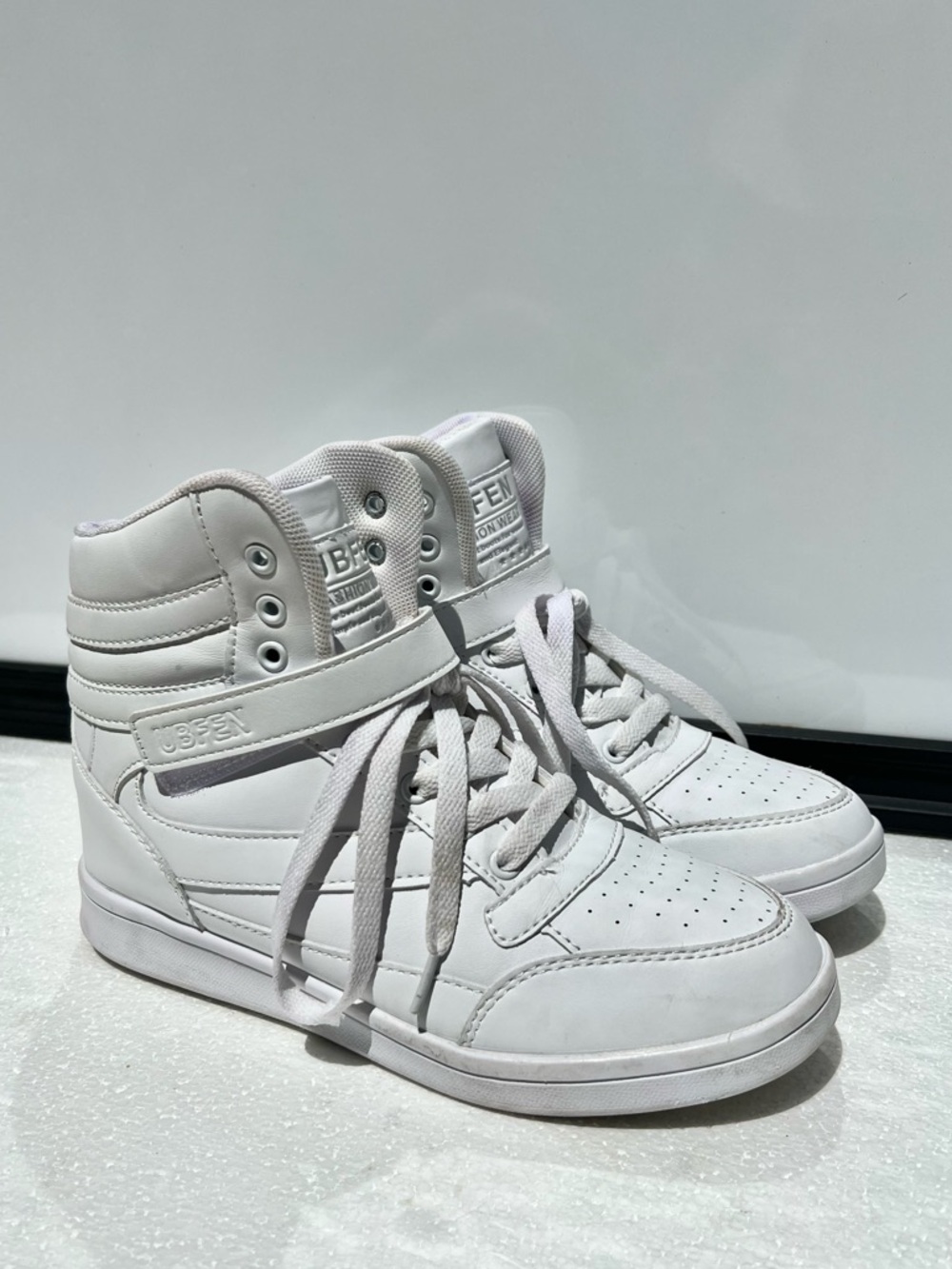 UBFEN Womens 8 High Top Ankle Support Sneakers Hidden Wedge Platform White